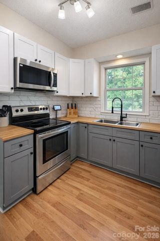 7531 Woodknoll Drive, Charlotte, NC 28217