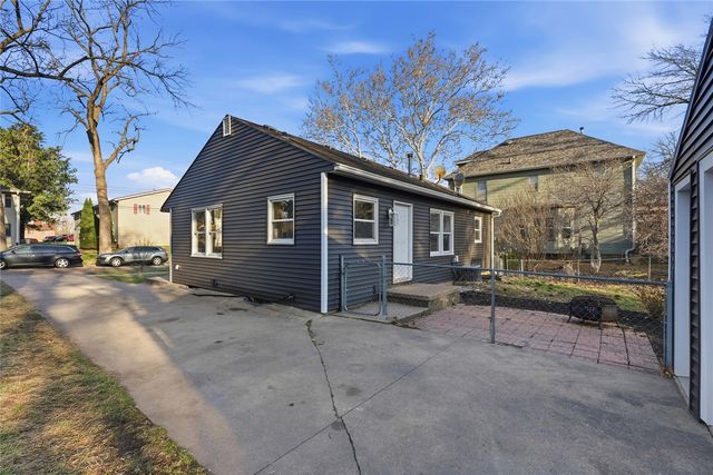 654 S Lucas Street, Iowa City, IA 52240