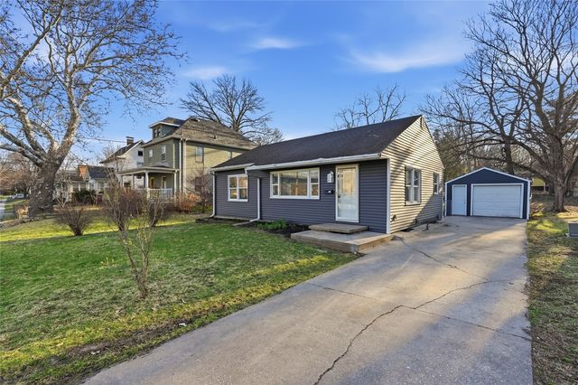654 S Lucas Street, Iowa City, IA 52240