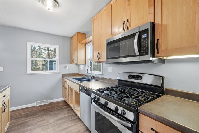 654 S Lucas Street, Iowa City, IA 52240