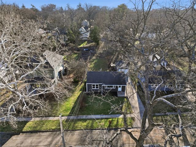 654 S Lucas Street, Iowa City, IA 52240