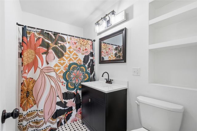 654 S Lucas Street, Iowa City, IA 52240