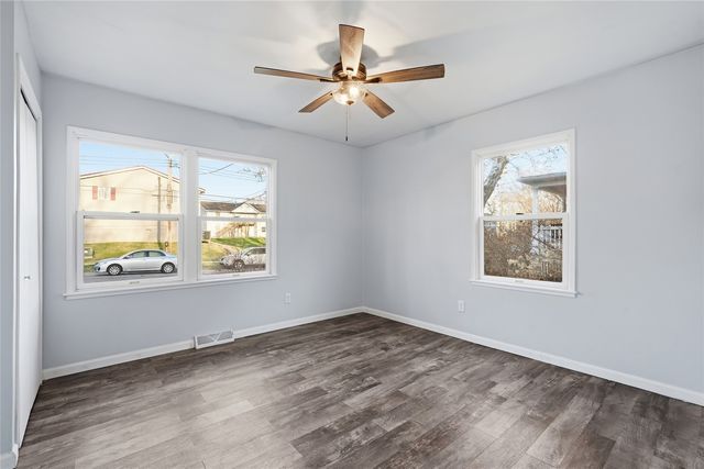 654 S Lucas Street, Iowa City, IA 52240