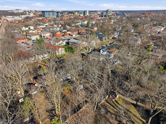 654 S Lucas Street, Iowa City, IA 52240