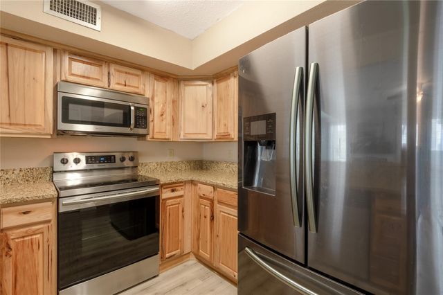 400 Echo Lane 27, Livingston, TX 77351