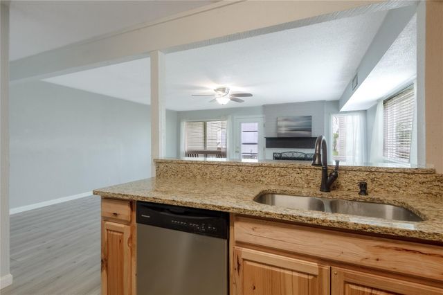 400 Echo Lane 27, Livingston, TX 77351