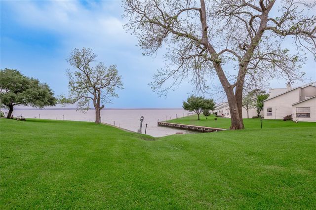 400 Echo Lane 27, Livingston, TX 77351