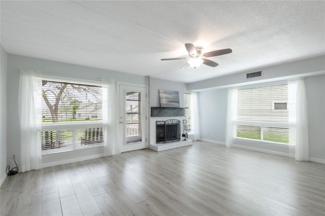 400 Echo Lane 27, Livingston, TX 77351