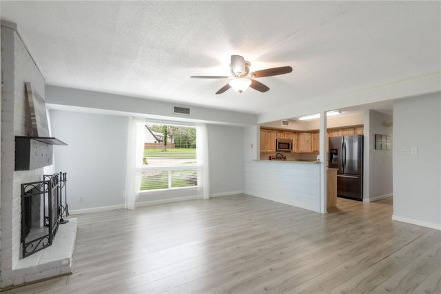 400 Echo Lane 27, Livingston, TX 77351