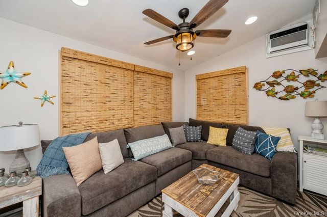 14 E Landing Road, Hampton Bays, NY 11946