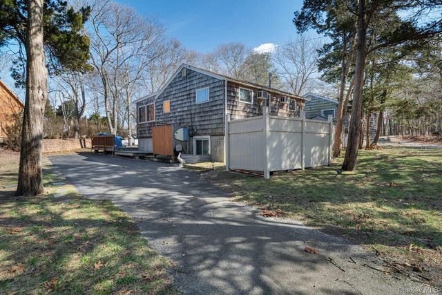 14 E Landing Road, Hampton Bays, NY 11946