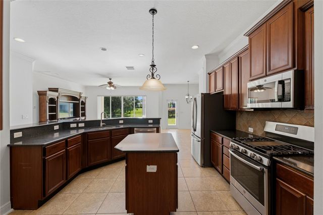 5268 SOUTHERN VALLEY LOOP, Brooksville, FL 34601