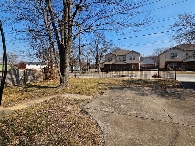 1535 N Leverett Avenue, Fayetteville, AR 72703