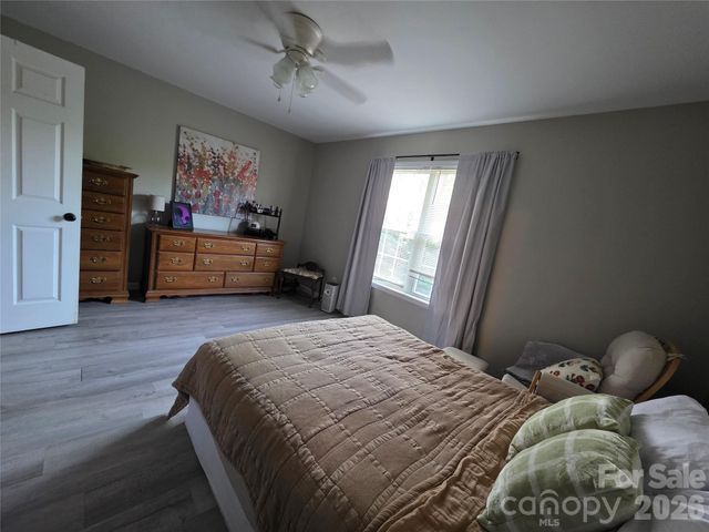 2240 15th Avenue NE 104, Hickory, NC 28601
