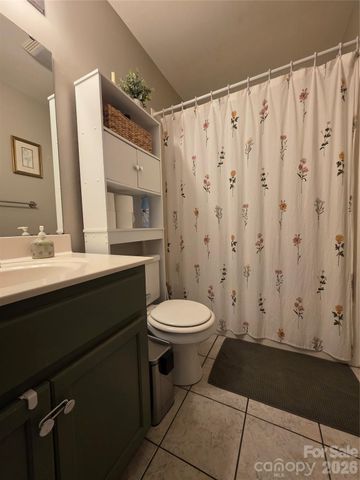 2240 15th Avenue NE 104, Hickory, NC 28601
