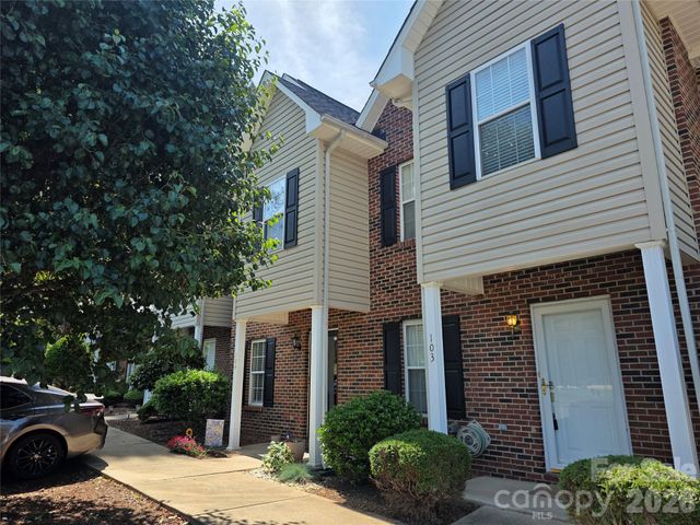 2240 15th Avenue NE 104, Hickory, NC 28601