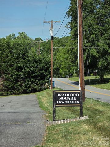 2240 15th Avenue NE 104, Hickory, NC 28601