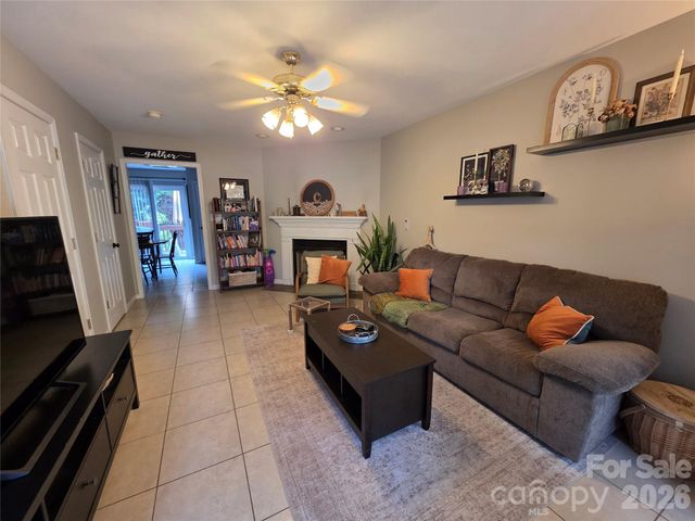 2240 15th Avenue NE 104, Hickory, NC 28601
