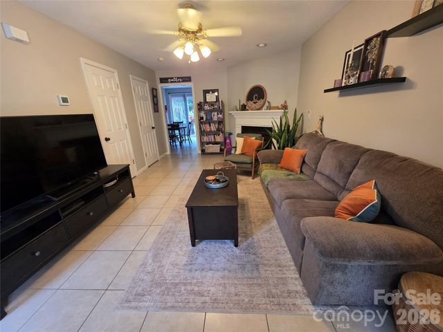 2240 15th Avenue NE 104, Hickory, NC 28601