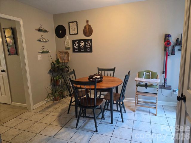 2240 15th Avenue NE 104, Hickory, NC 28601