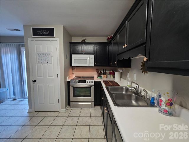 2240 15th Avenue NE 104, Hickory, NC 28601