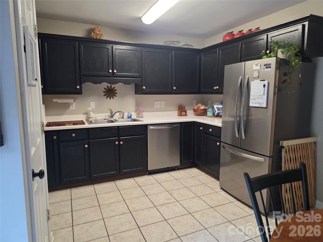 2240 15th Avenue NE 104, Hickory, NC 28601