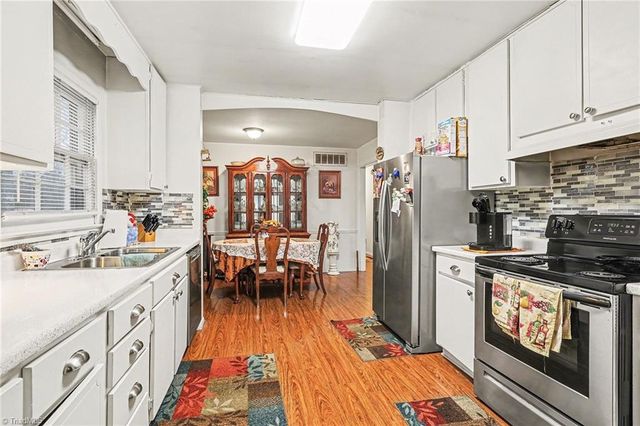 409 W Montcastle Drive, Greensboro, NC 27406