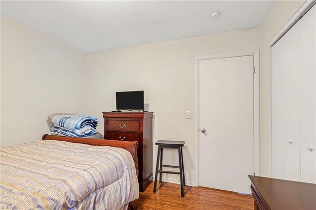 409 W Montcastle Drive, Greensboro, NC 27406