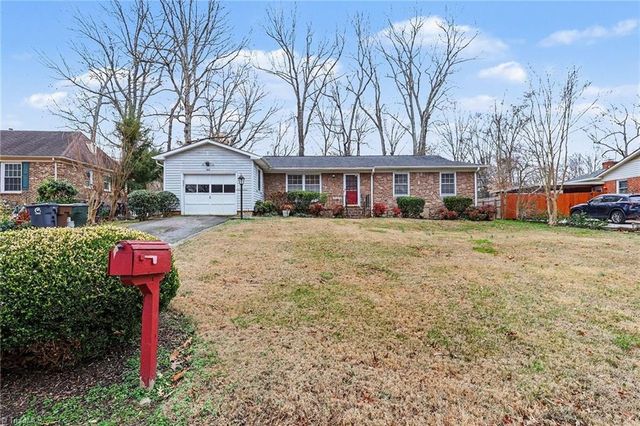 409 W Montcastle Drive, Greensboro, NC 27406
