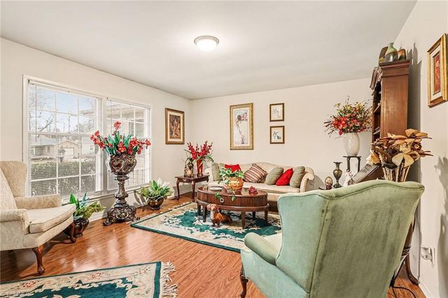 409 W Montcastle Drive, Greensboro, NC 27406