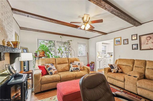 409 W Montcastle Drive, Greensboro, NC 27406