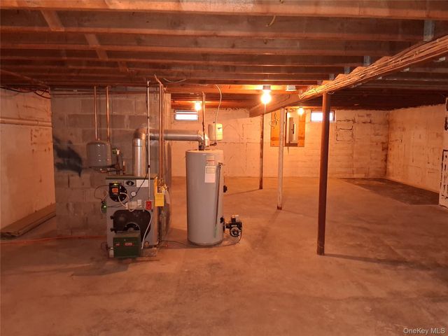 71 Cooks Road, East Patchogue, NY 11772