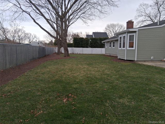 71 Cooks Road, East Patchogue, NY 11772