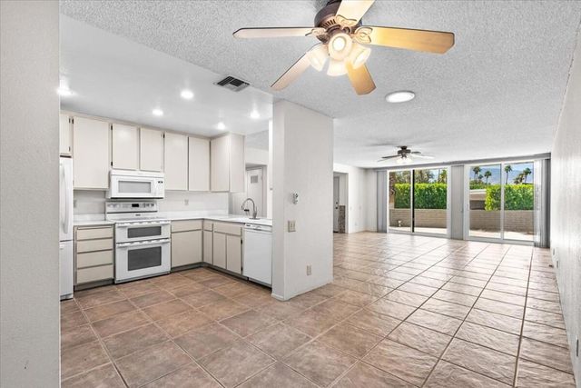 2620 N Whitewater Club D, Palm Springs, CA 92262