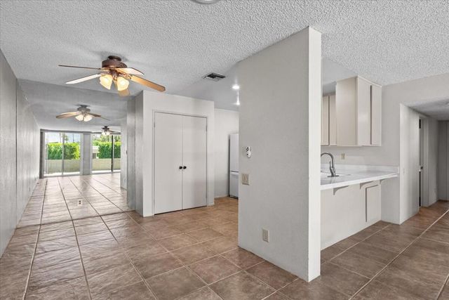 2620 N Whitewater Club D, Palm Springs, CA 92262