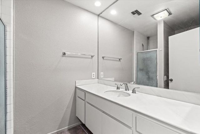 2620 N Whitewater Club D, Palm Springs, CA 92262