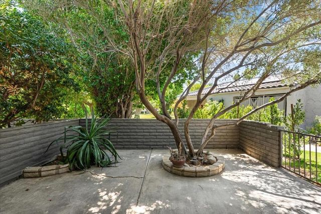 2620 N Whitewater Club D, Palm Springs, CA 92262