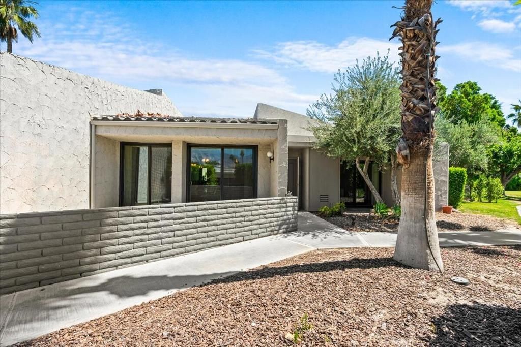 2620 N Whitewater Club D, Palm Springs, CA 92262