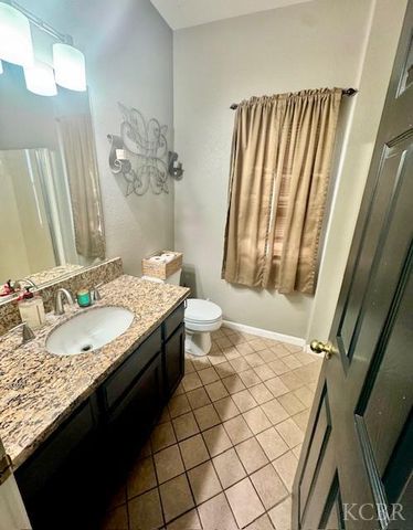 907 W Windsor Drive, Hanford, CA 93230