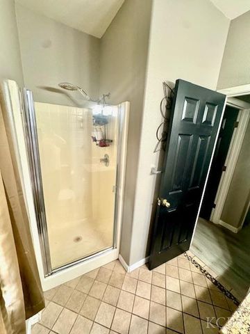 907 W Windsor Drive, Hanford, CA 93230