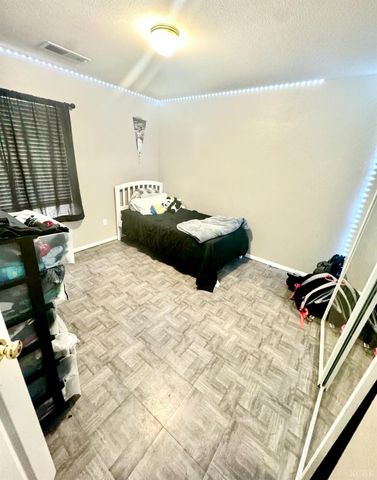 907 W Windsor Drive, Hanford, CA 93230