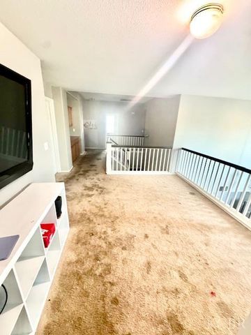 907 W Windsor Drive, Hanford, CA 93230