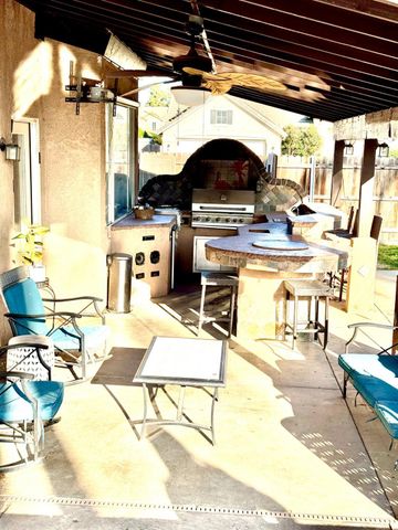 907 W Windsor Drive, Hanford, CA 93230