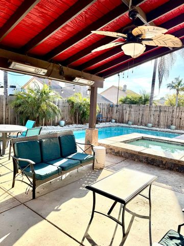 907 W Windsor Drive, Hanford, CA 93230