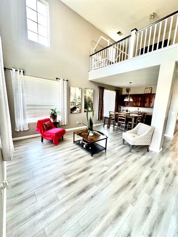 907 W Windsor Drive, Hanford, CA 93230