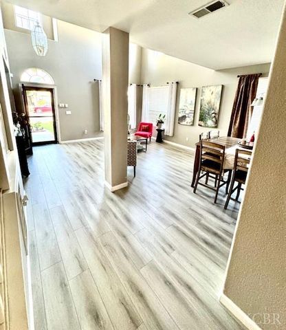 907 W Windsor Drive, Hanford, CA 93230