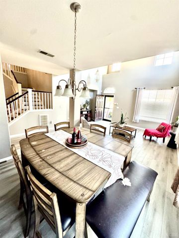 907 W Windsor Drive, Hanford, CA 93230