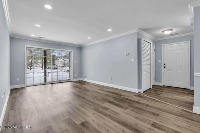 401 Hampton Court 15-7, Manalapan, NJ 07726