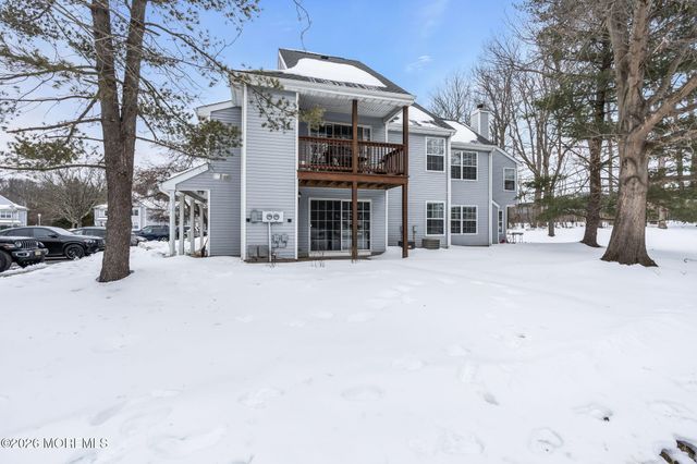 401 Hampton Court 15-7, Manalapan, NJ 07726