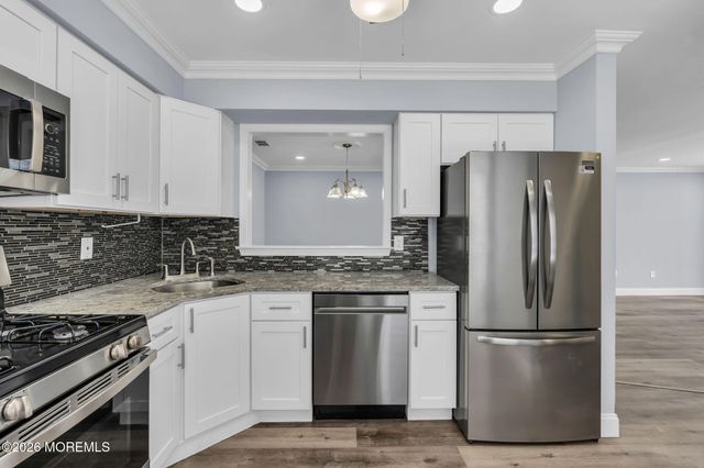 401 Hampton Court 15-7, Manalapan, NJ 07726